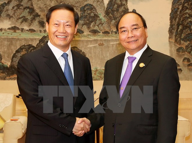 越南政府总理阮春福会见中国广西壮族自治区党委书记彭清华 ảnh 1