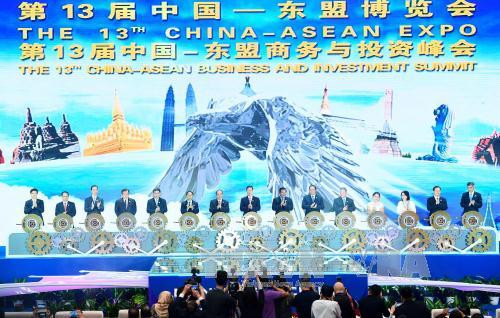 越南政府总理阮春福出席第13届中国—东盟博览会暨第13届中国-东盟商务与投资峰会开幕式 ảnh 1 越南政府总理阮春福出席第13届中国—东盟博览会暨第13届中国-东盟商务与投资峰会开幕式 ảnh 1