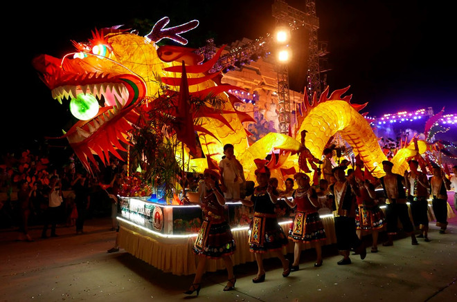 越南全国各地兴高采烈制灯笼欢天喜地迎中秋 ảnh 1