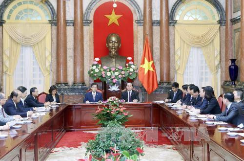 越南国家主席陈大光会见日本爱知县知事大村秀明 ảnh 1