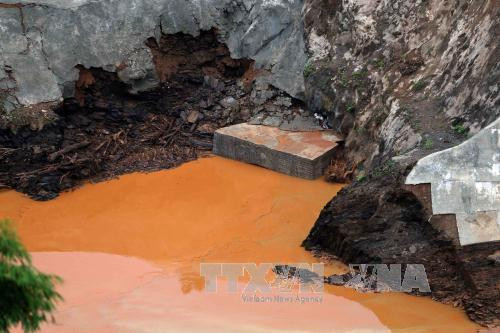 广南省松邦2号水电站导流洞破裂造成两名工人失踪 ảnh 2 广南省松邦2号水电站导流洞破裂造成两名工人失踪 ảnh 2