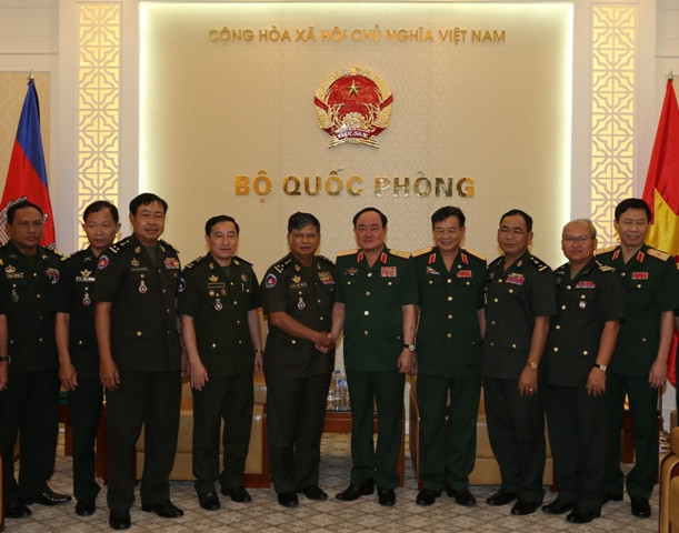 越柬军企加强合作 ảnh 1 越柬军企加强合作 ảnh 1