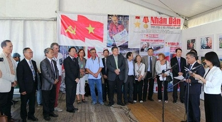 《人民报》社展位亮相法国人道报节 ảnh 1 《人民报》社展位亮相法国人道报节 ảnh 1