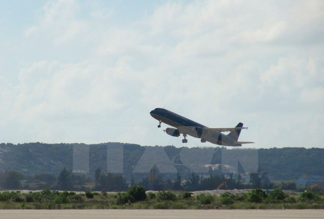 强台风“莫兰蒂”逼近越南航空调整进出高雄机场的航班时刻表 ảnh 1 强台风“莫兰蒂”逼近越南航空调整进出高雄机场的航班时刻表 ảnh 1