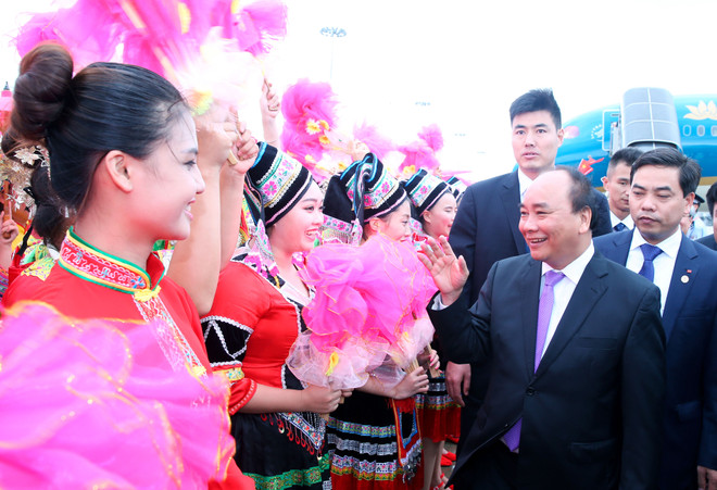 越南政府总理阮春福抵达吴圩国际机场 开始对中国进行正式访问 ảnh 1 越南政府总理阮春福抵达吴圩国际机场 开始对中国进行正式访问 ảnh 1