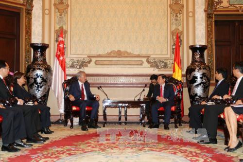 胡志明市人民委员会主席阮成锋会见新加坡副总理张志贤 ảnh 1 胡志明市人民委员会主席阮成锋会见新加坡副总理张志贤 ảnh 1