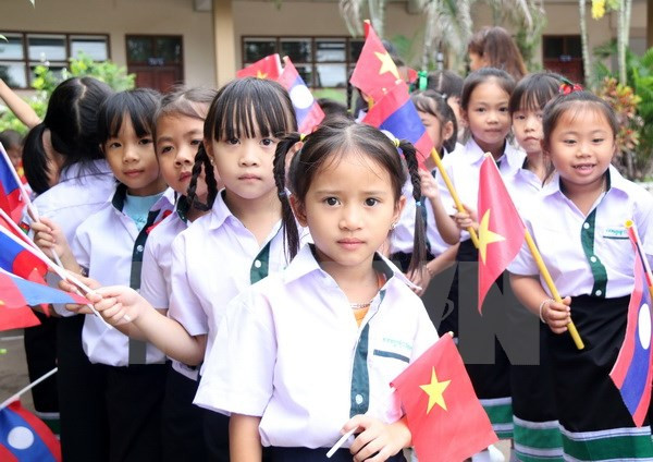 阮攸越老双语学校2016-2017新学年开学典礼在万象举行 ảnh 1 阮攸越老双语学校2016-2017新学年开学典礼在万象举行 ảnh 1