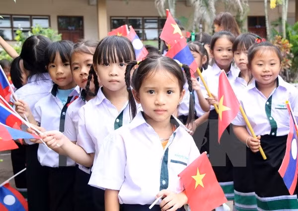 阮攸越老双语学校2016-2017新学年开学典礼在万象举行 ảnh 1