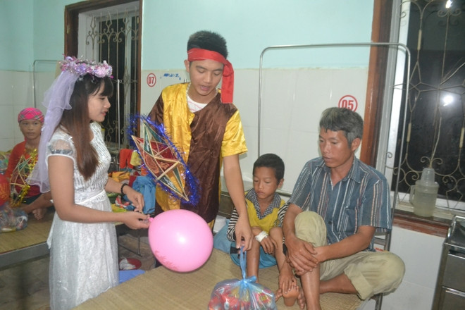 越南全国各地纷纷举行欢度中秋节活动 ảnh 1