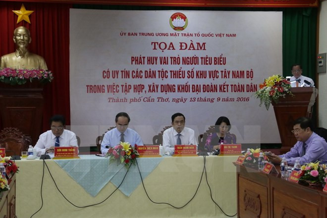 发挥西南部地区少数民族同胞先进模范代表的作用 ảnh 1