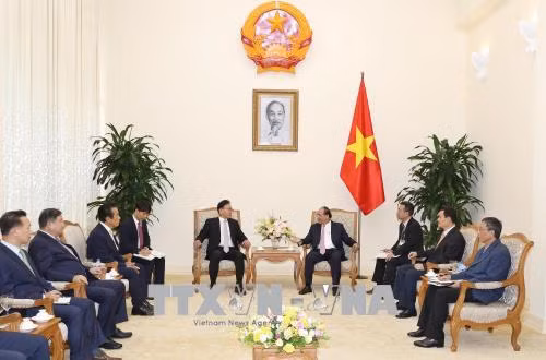 越南政府总理阮春福会见越南驻韩国釜山和庆尚南道地区名誉总领事朴秀冠 ảnh 2