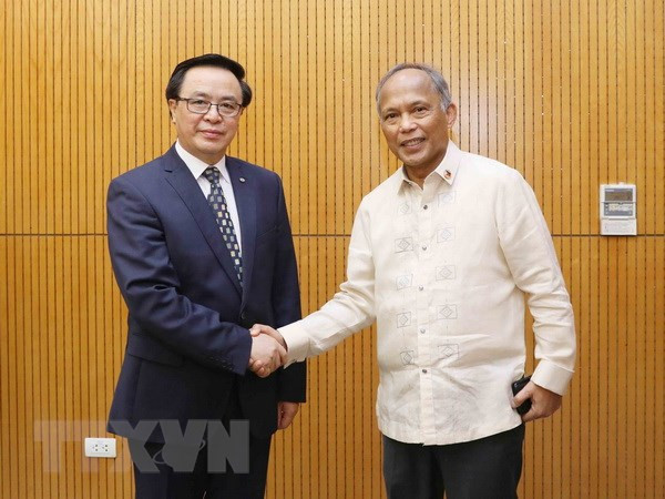 菲律宾民主人民力量党访问越南 ảnh 2 菲律宾民主人民力量党访问越南 ảnh 2