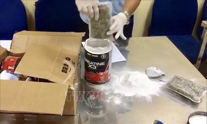 新山一国际机场口岸海关分局成功破获一起从美国运往越南毒品案 ảnh 1