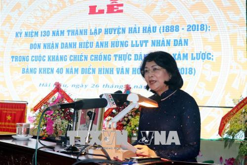 越南国家副主席邓氏玉盛：南定省海后县在新时期要发扬革命传统 ảnh 2