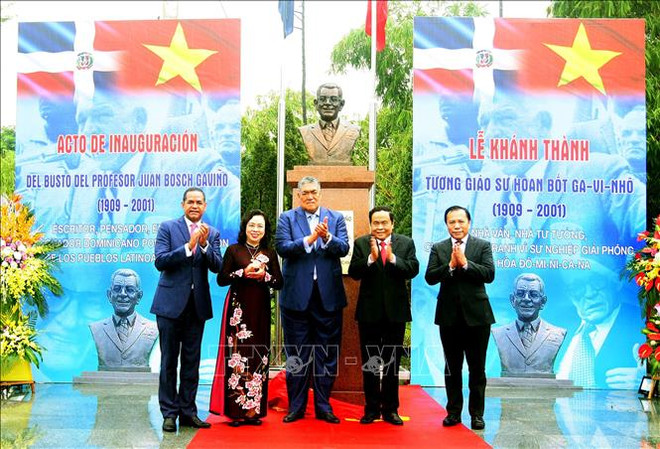 多米尼加共和国第一位总统塑像在河内落成 ảnh 1