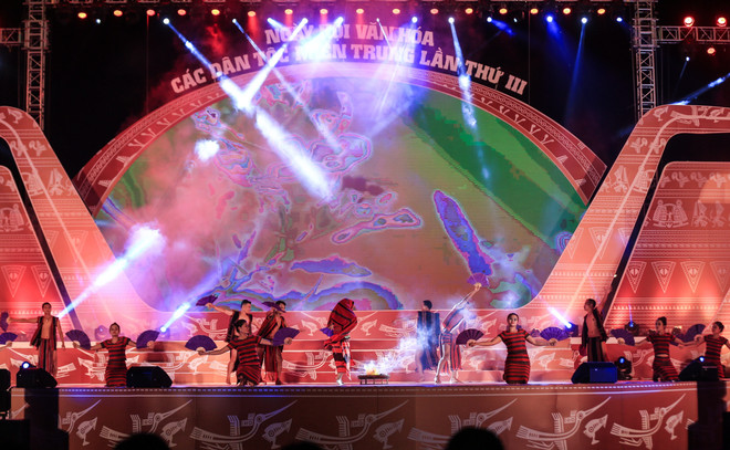 国家副主席邓氏玉盛出席中部各民族文化节 ảnh 1