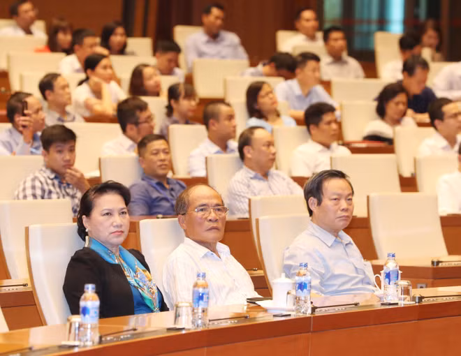 国会主席阮氏金银出席关于孙德胜主席生平和事业的专题研讨会 ảnh 1