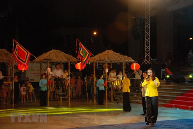 广治省着力保护与弘扬发牌唱曲艺术价值 ảnh 1 广治省着力保护与弘扬发牌唱曲艺术价值 ảnh 1