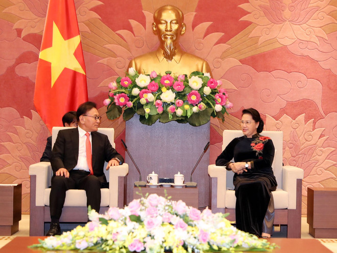 阮氏金银会见越南驻韩国釜山和庆尚南道地区名誉总领事 ảnh 1 阮氏金银会见越南驻韩国釜山和庆尚南道地区名誉总领事 ảnh 1