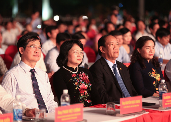 国家副主席邓氏玉盛出席中部各民族文化节 ảnh 2