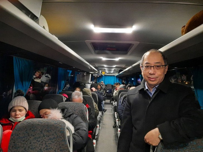 帮助旅乌越南公民:神圣的同胞情谊 ảnh 2 帮助旅乌越南公民:神圣的同胞情谊 ảnh 2