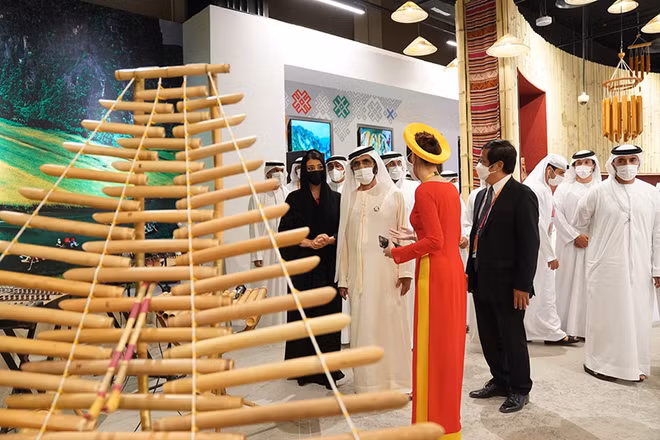 迪拜酋长谢赫·穆罕默德参观越南馆 ảnh 2