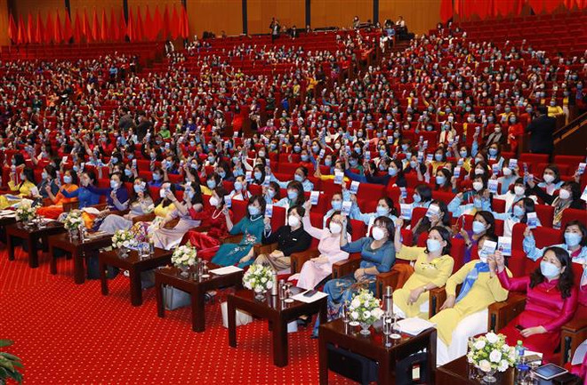 越南妇女第十三次全国代表大会：何氏娥重新当选越南妇联主席 ảnh 2