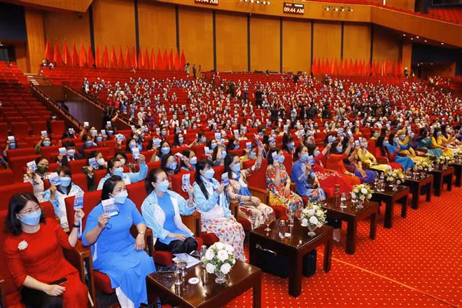2022年越南妇女第十三次全国代表大会：弘扬越南新时期妇女的美好传统 ảnh 2