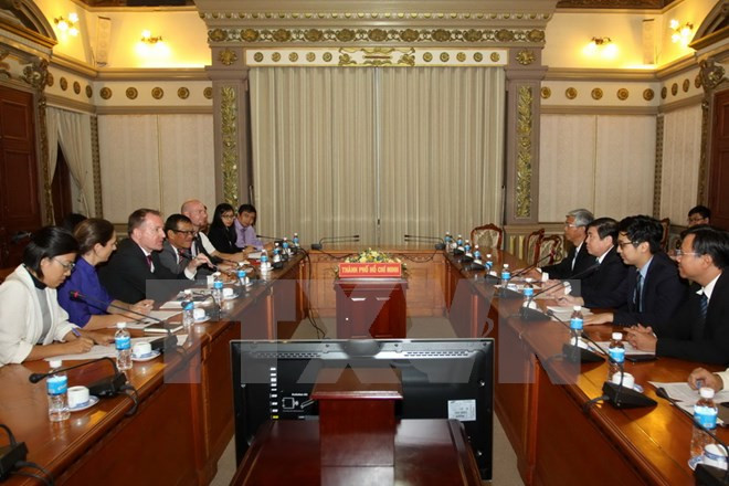 胡志明市领导会见越南欧洲商会首席代表米切尔·贝伦斯 ảnh 1 胡志明市领导会见越南欧洲商会首席代表米切尔·贝伦斯 ảnh 1