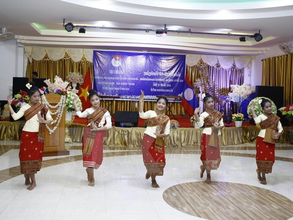 越老两国友好协会进一步加强合作 ảnh 1 越老两国友好协会进一步加强合作 ảnh 1