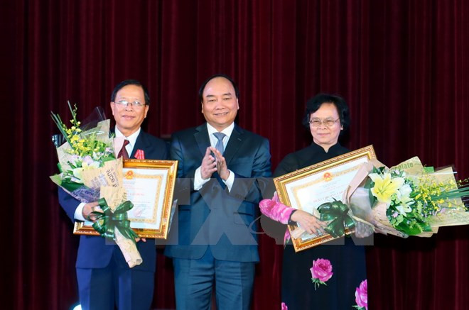 政府总理阮春福向全国教师致以教师节的祝贺 ảnh 1 政府总理阮春福向全国教师致以教师节的祝贺 ảnh 1