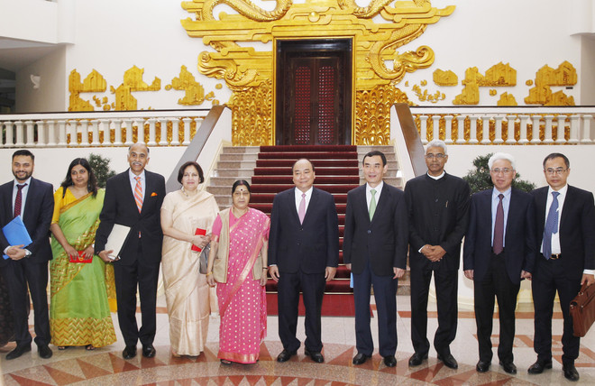 越南政府总理阮春福会见印度外交部长斯瓦拉吉 ảnh 1 越南政府总理阮春福会见印度外交部长斯瓦拉吉 ảnh 1