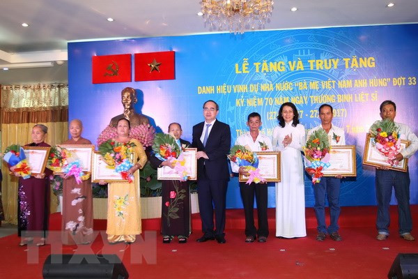 国家主席签发决定授予“越南英雄母亲”称号和各类勋章、徽章 ảnh 1 国家主席签发决定授予“越南英雄母亲”称号和各类勋章、徽章 ảnh 1