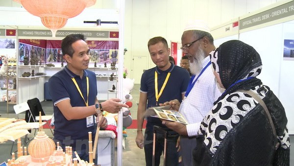 2018年新加坡礼品及赠品展：越南竹签工艺品深受观众喜爱 ảnh 1