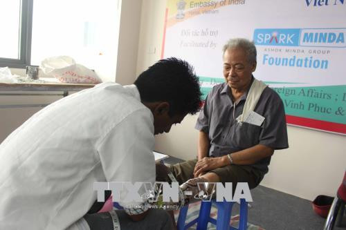 印度为永福省残疾人免费安装假下肢 ảnh 2 印度为永福省残疾人免费安装假下肢 ảnh 2