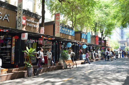 胡志明市图书街对读者的吸引力越来越大 ảnh 1 胡志明市图书街对读者的吸引力越来越大 ảnh 1
