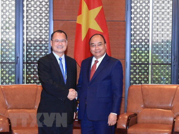 政府总理阮春福会见中国香港新华集团主席蔡冠深 ảnh 1 政府总理阮春福会见中国香港新华集团主席蔡冠深 ảnh 1