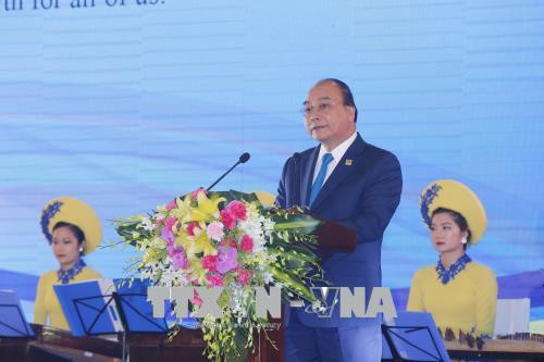 越南政府总理阮春福和夫人主持GMS6 - CLV10招待会 ảnh 1 越南政府总理阮春福和夫人主持GMS6 - CLV10招待会 ảnh 1