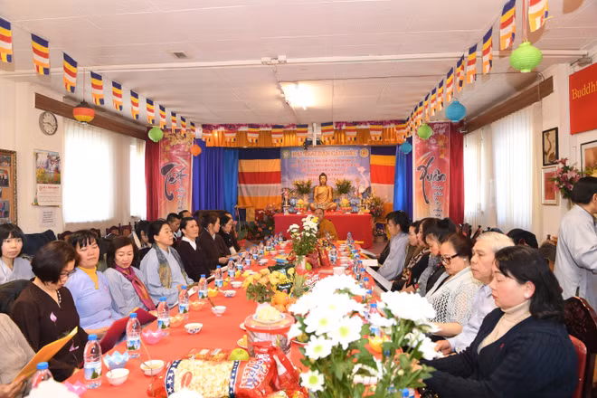 旅德越南人为鬼鹿角礁牺牲英烈举行超度法会 ảnh 2 旅德越南人为鬼鹿角礁牺牲英烈举行超度法会 ảnh 2