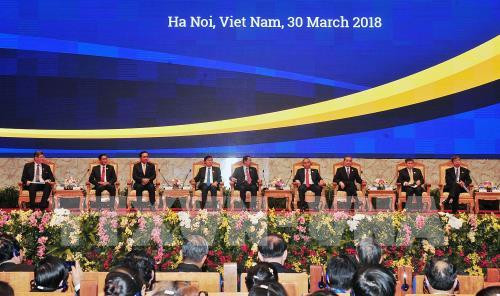 企业界积极参加大湄公河次区域商务峰会的政策对话全体会议 ảnh 1