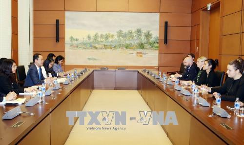 加强越南国会代表与美国议员的合作关系 ảnh 1 加强越南国会代表与美国议员的合作关系 ảnh 1