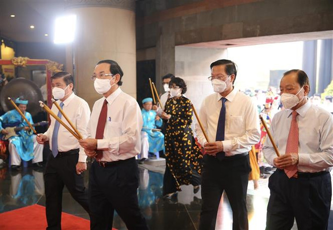 2022年雄王节:胡志明市领导向各位雄王进香 ảnh 1 2022年雄王节:胡志明市领导向各位雄王进香 ảnh 1
