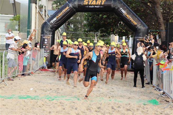 TRI-Factor越南铁人三项锦标赛吸引国内外近300名运动员参加 ảnh 1 TRI-Factor越南铁人三项锦标赛吸引国内外近300名运动员参加 ảnh 1
