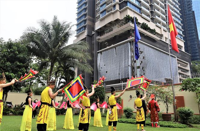 境外越南人举行2022年雄王国祖敬香仪式 深切缅怀各位雄王的建国之功 ảnh 1 境外越南人举行2022年雄王国祖敬香仪式 深切缅怀各位雄王的建国之功 ảnh 1