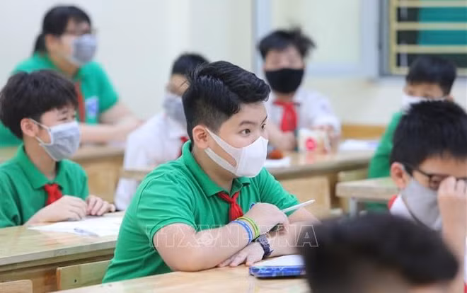 全国63省市学生返校上课：注重对学生进行心理辅导和增强课堂互动与凝聚力 ảnh 1