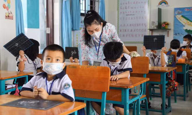 全国63省市学生返校上课：注重对学生进行心理辅导和增强课堂互动与凝聚力 ảnh 2