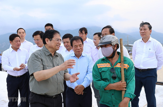 政府总理范明政对宁顺省各经济社会和国防基地进行实地考察调研 ảnh 2