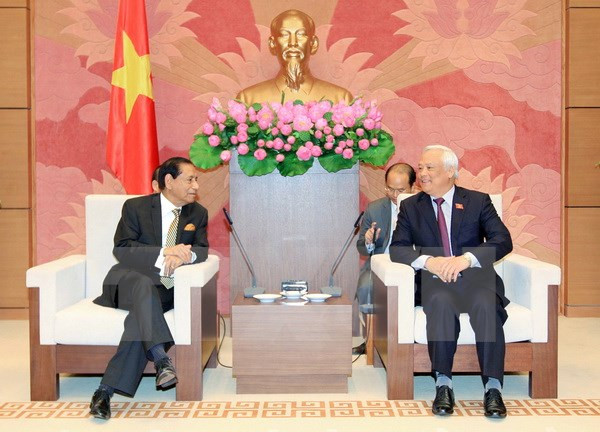 越南国会副主席会见孟加拉国议会公共行政事务委员会代表团 ảnh 1 越南国会副主席会见孟加拉国议会公共行政事务委员会代表团 ảnh 1