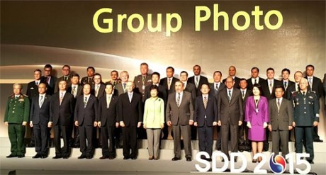 韩国总统对越南在经济社会发展事业中所取得的成就表示祝贺 ảnh 1