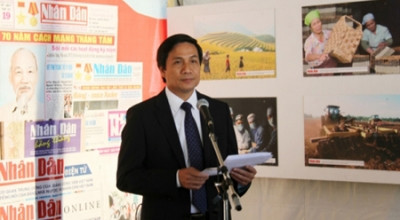 越南《人民报》社代表团出席法共第80次《人道报》节 ảnh 1 越南《人民报》社代表团出席法共第80次《人道报》节 ảnh 1